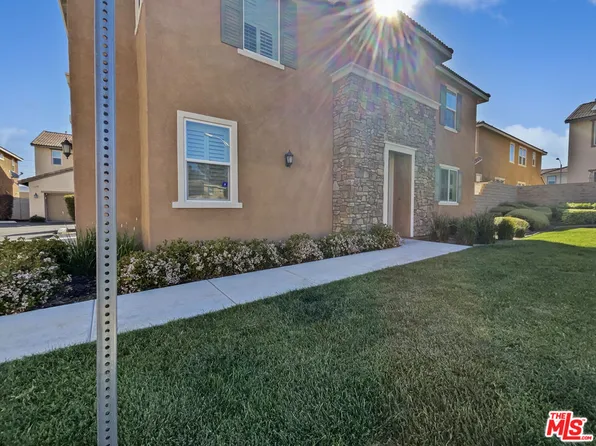 26944 Trestles Dr, Santa Clarita, CA 91351