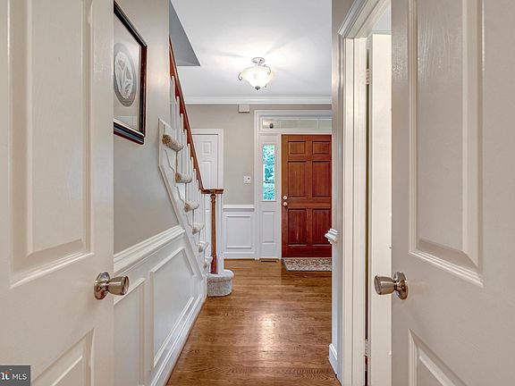 5th image of 7110 Park Point Ct