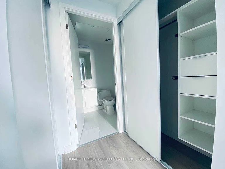 3 Gloucester St #913 — Photo 7
