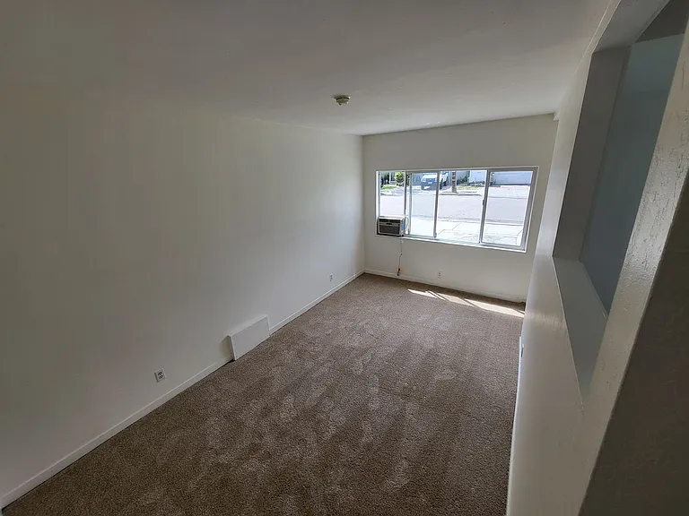 555 W Whittier Ave — Photo 12