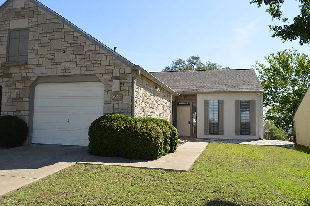 2 bed, 2.0 bath, 1208 sqft, $2,100 — Photo 1
