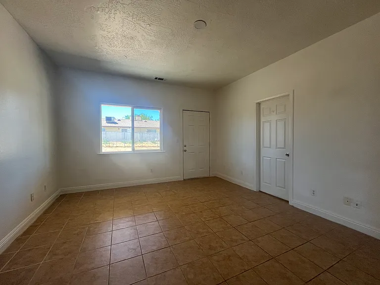 20255 Rimrock Rd — Photo 16
