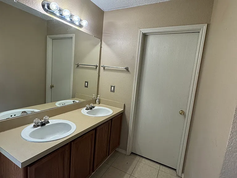 2421 Hampton Dr — Photo 15