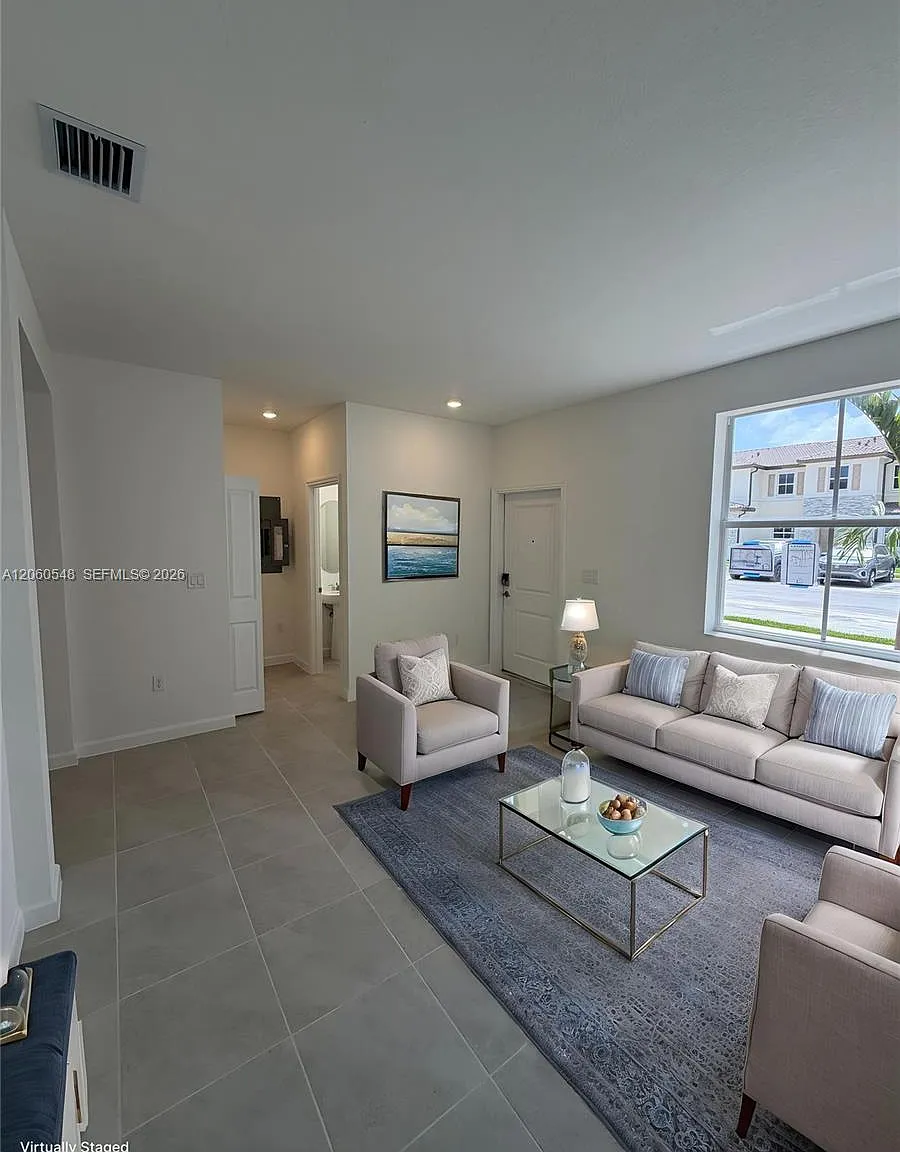 3 bed, 2.5 bath, $2,400 — Photo 3