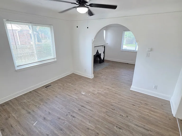 15763 Robson St — Photo 30