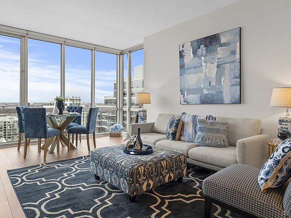3rd image of 1629 S Prairie Ave #2208