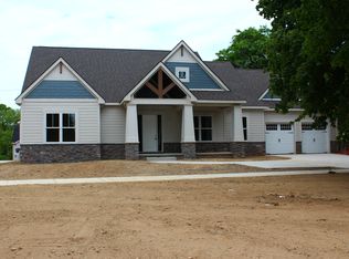 689 Romeo Rd, Rochester, MI 48307