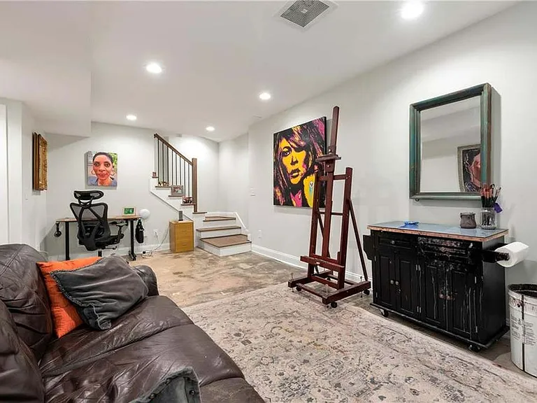 2424 Melinda Ct — Photo 32