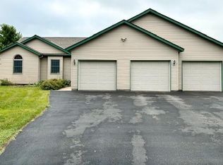 4489 Roberds Lake Trl, Faribault, MN 55021