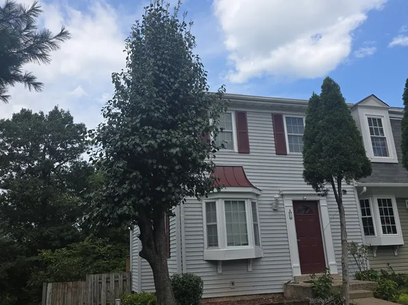 1 Mercer Ct, Sterling, VA 20165