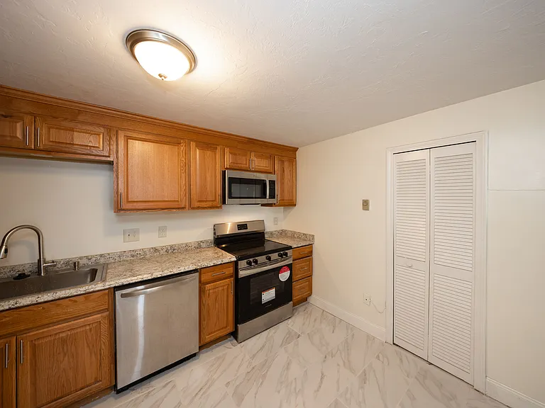 11B Gibbs St #28 — Photo 13