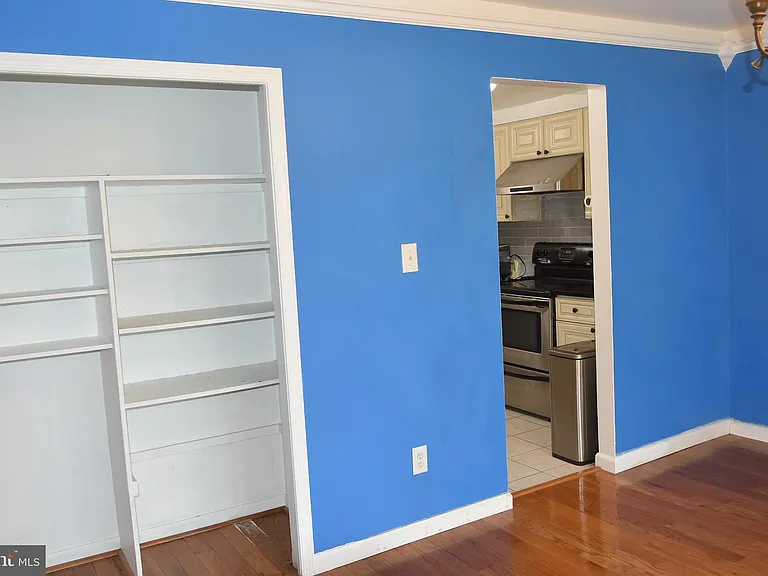 4557 King Edward Ct — Photo 9
