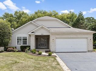 7051 Nathan Ln, Carpentersville, IL 60110