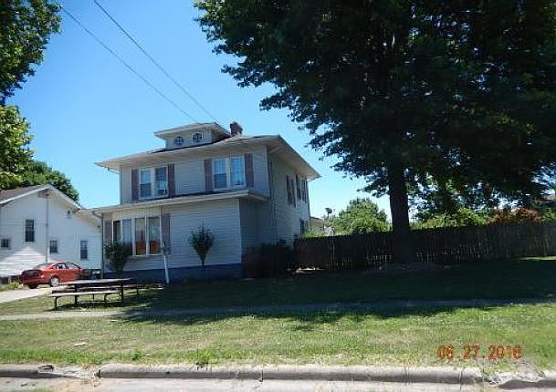 2nd image of 204 W Chestnut St