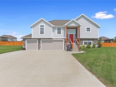 14164 Rockaway Ct, Basehor, KS, 66007