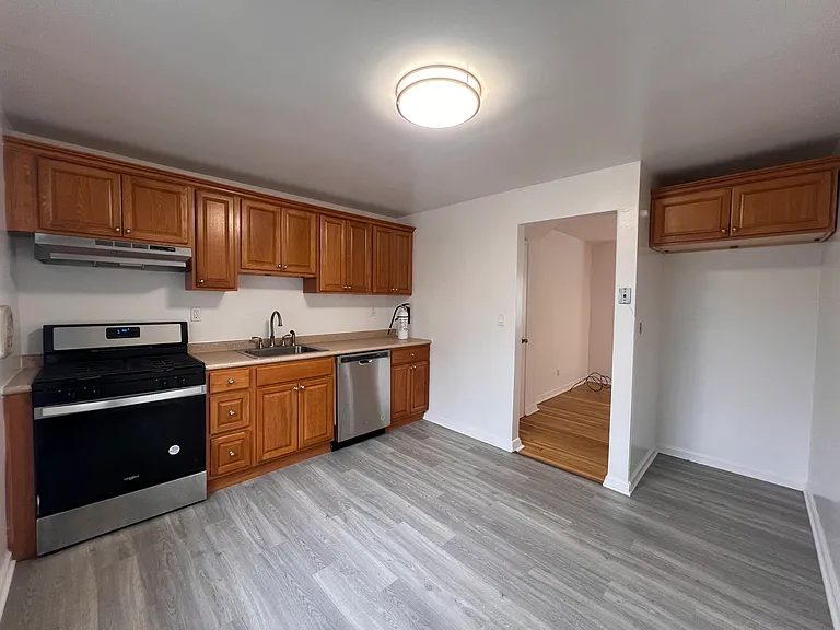90 Northfield Ave — Photo 12