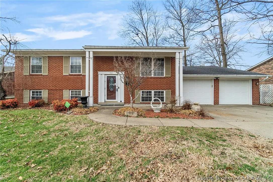 925 Redwood Drive photo 1