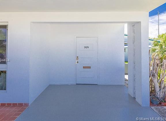 3rd image of 2474 Carlyle Ln