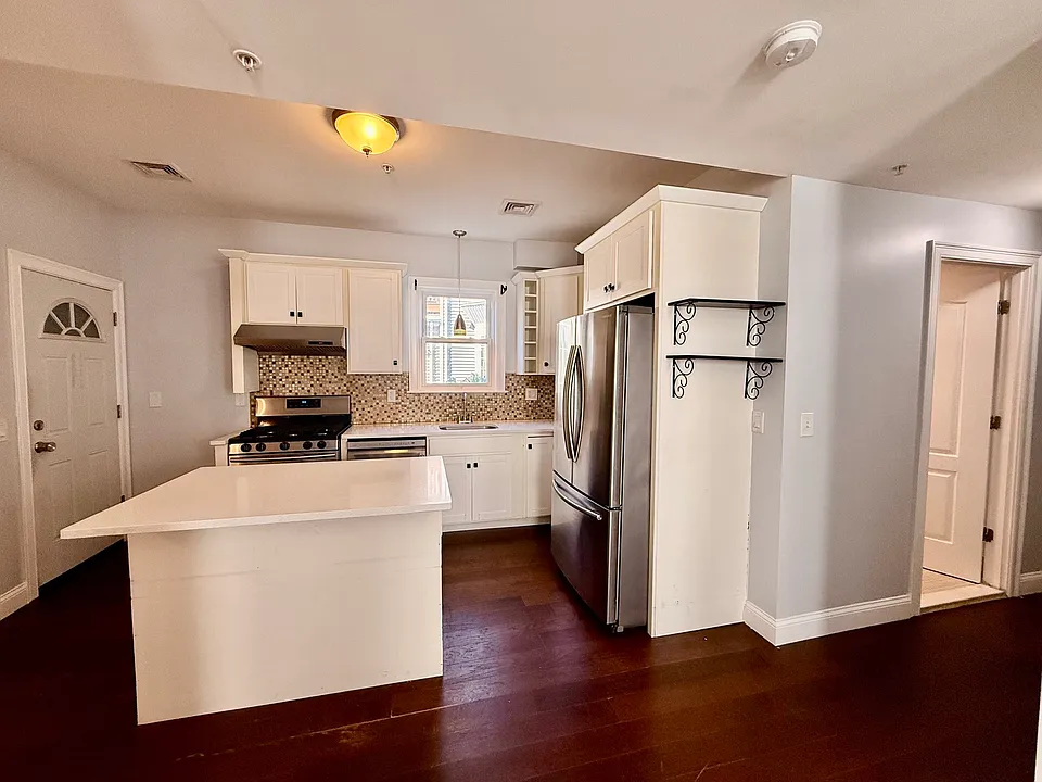 21 S Sydney St #1
