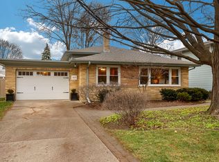 1015 Pershing Ave, Wheaton, IL 60189