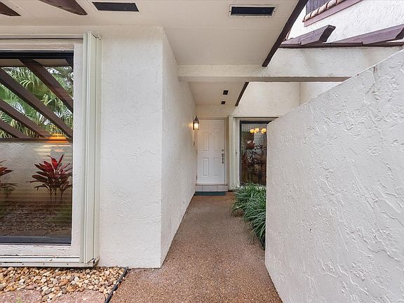 3rd image of 6886 Tiburon Circle