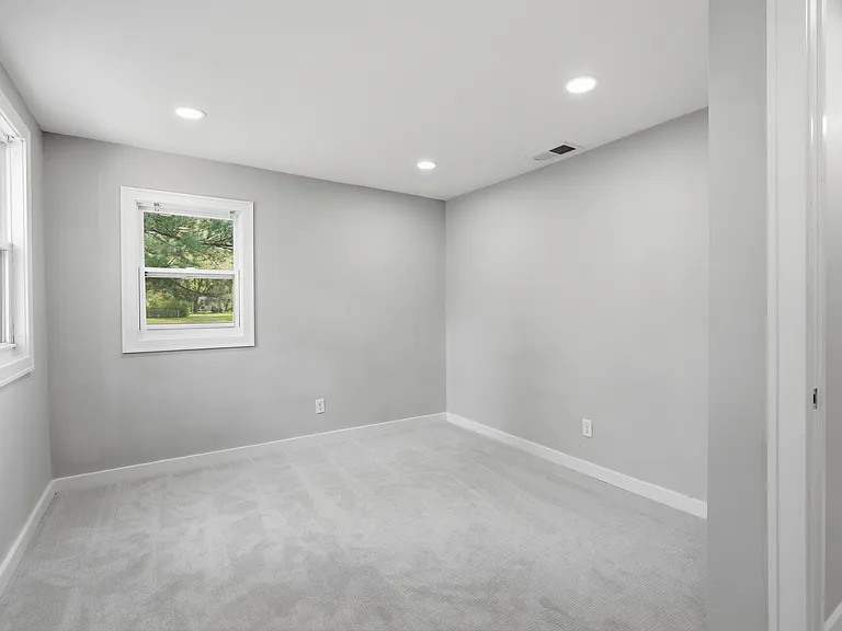 19200 Merriman Ct — Photo 9