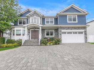 100 Lake End Rd, Merrick, NY 11566