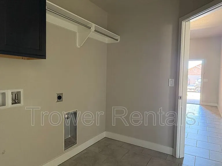 1205 Masquerade Blvd — Photo 18