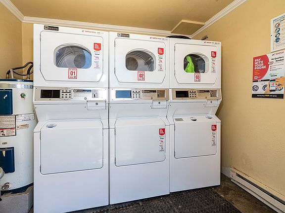 4th image of 1301 Como St #1305-B