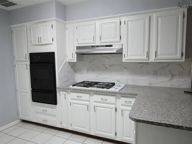 4706 Catalina Dr — Photo 2