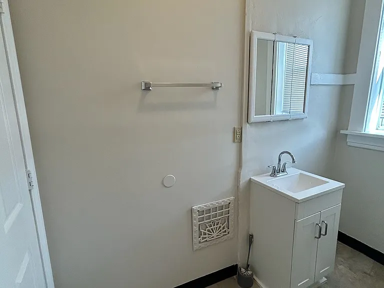 1398 Clara Ave — Photo 8