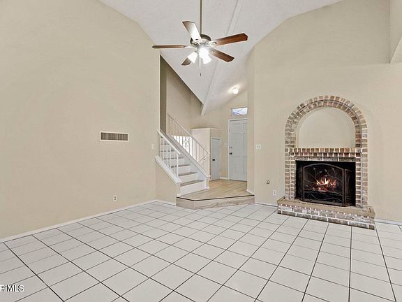 3rd image of 12072 Autumn Gate Dr