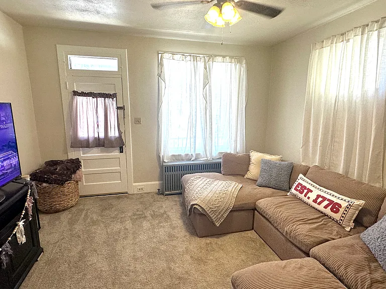 204 W Carpenter Ave — Photo 4