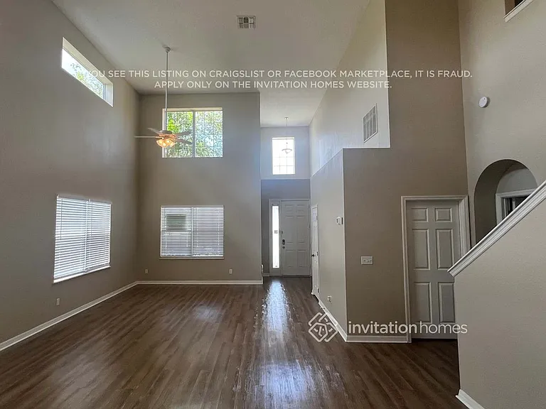 186 Dakota Ave — Photo 2