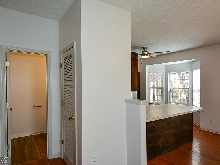 5460 Hampton Ct — Photo 9