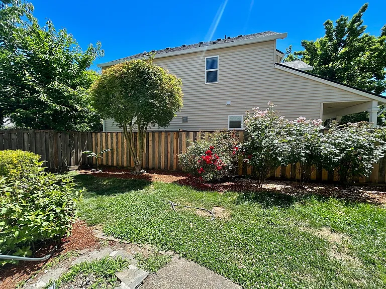 1218 NE Kinney St — Photo 13