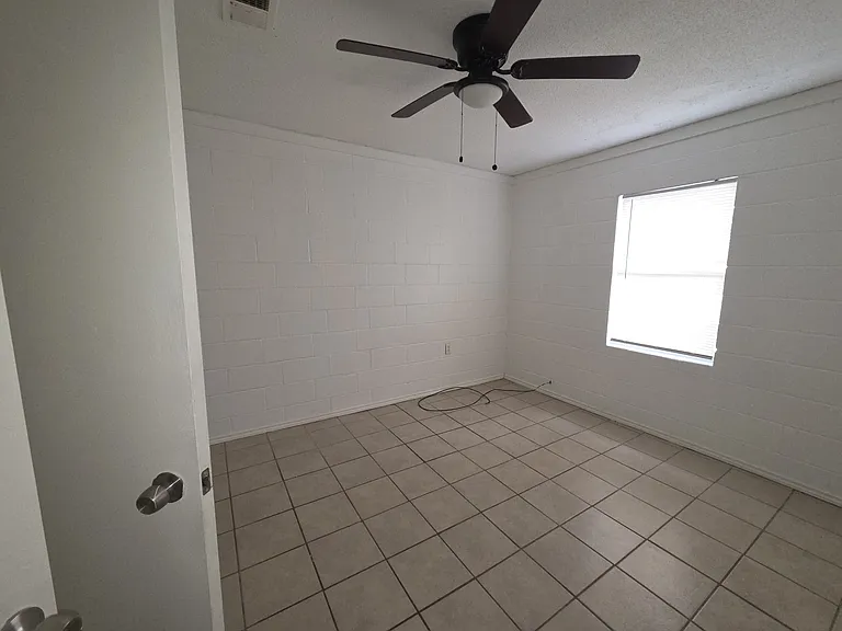 903 W 1st St #2 — Photo 5