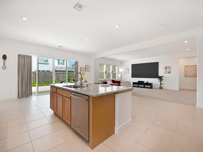 7487 Fortaleza Ave — Photo 15