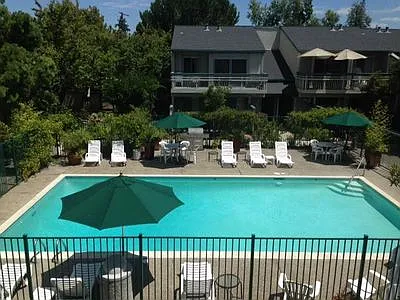 Live Oak Apartments — Photo 100