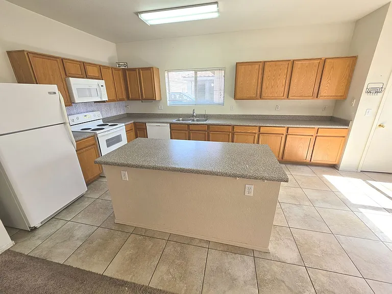 1137 S Fargo Ct — Photo 9
