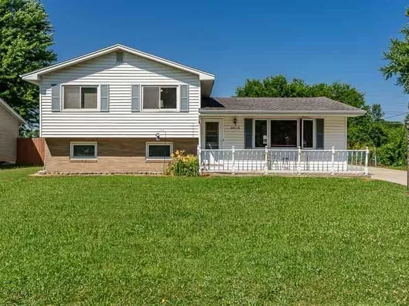 2402 Pioneer Dr, Beloit, WI 53511
