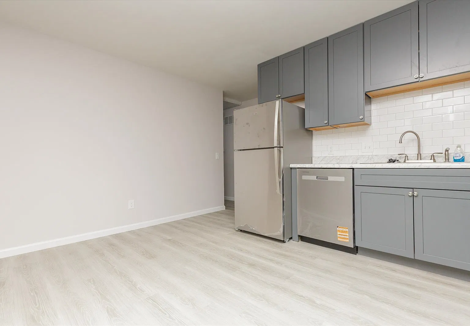 3 bed, 965 sqft, $2,100 — Photo 3