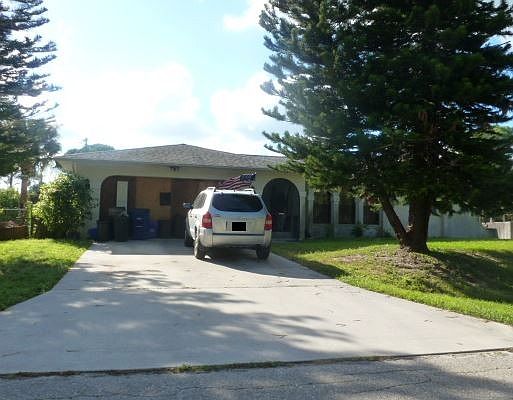 1st image of 211 McArthur Ave