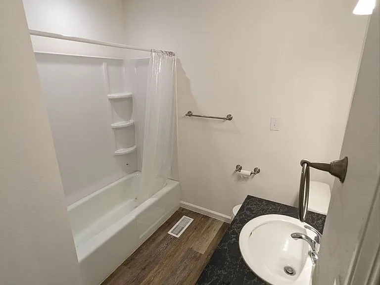 1424 E Hanover St — Photo 17