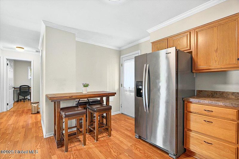 4th image of 106 Hackett Boulevard