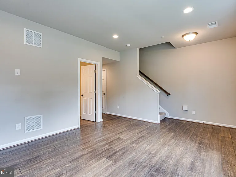 14263 Travilah Rd — Photo 3