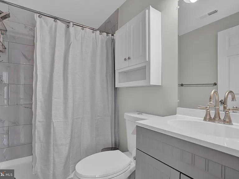 2117 E Chase St — Photo 16