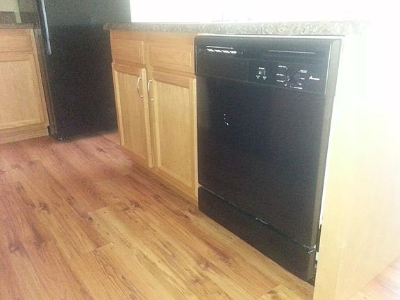 Dishwasher in the island.