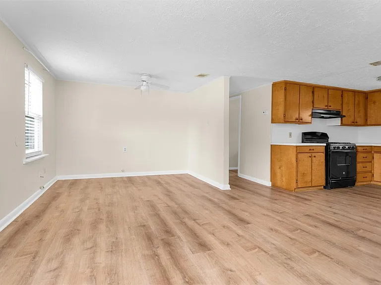 6002 Shelburne St — Photo 7