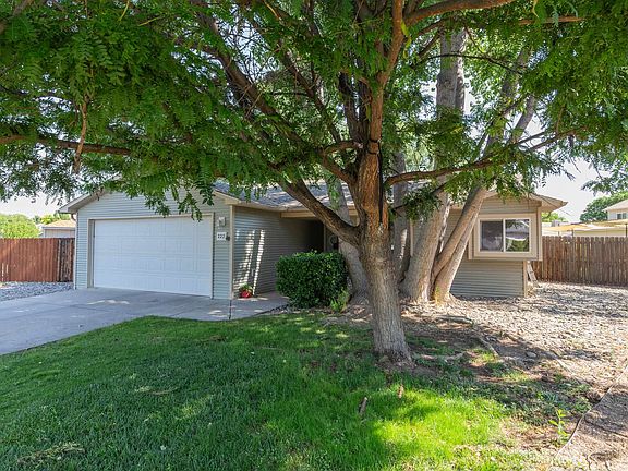 3rd image of 222 S Park Ct